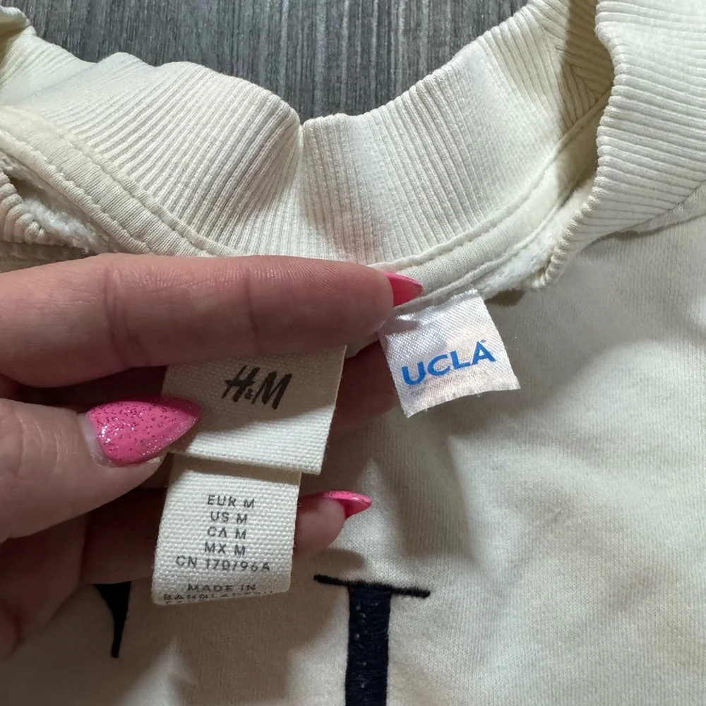 H&M UCLA BRUINS‎ vintage style crew